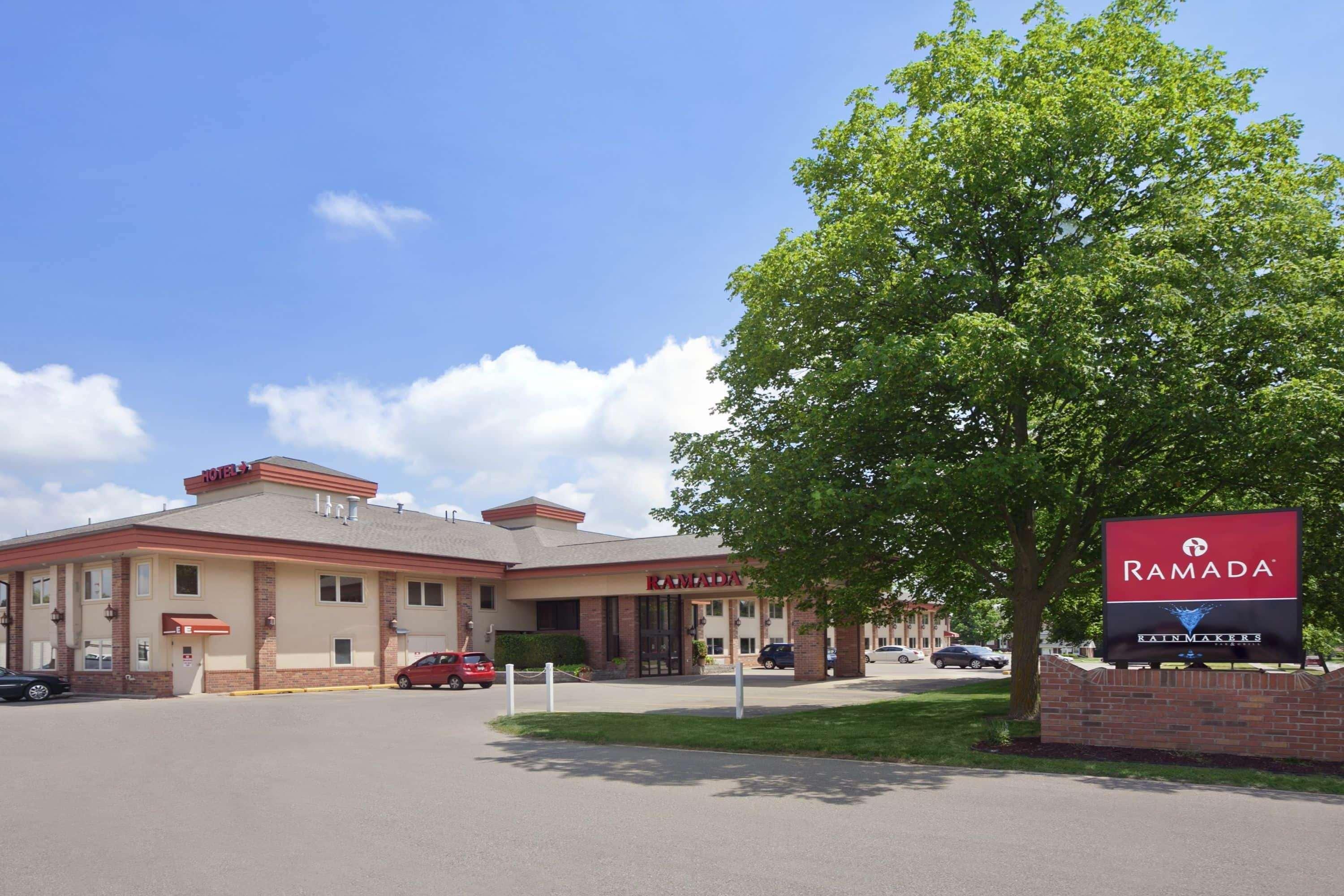 Ramada By Wyndham Saginaw Hotel & Suites Dış mekan fotoğraf