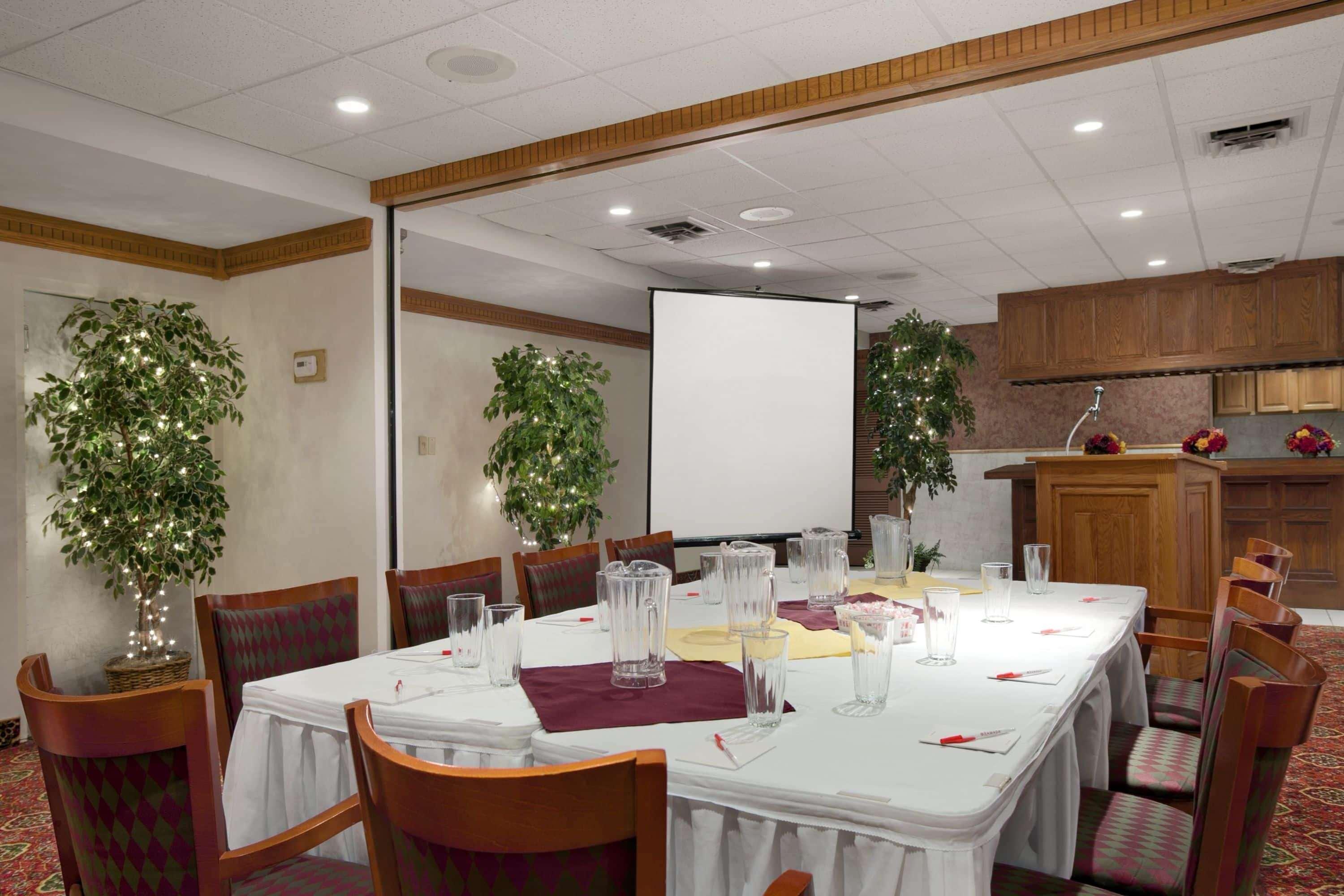 Ramada By Wyndham Saginaw Hotel & Suites Dış mekan fotoğraf