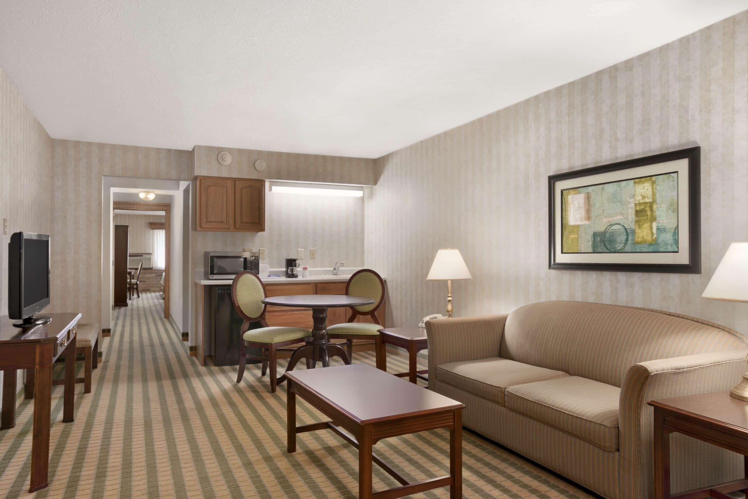 Ramada By Wyndham Saginaw Hotel & Suites Dış mekan fotoğraf