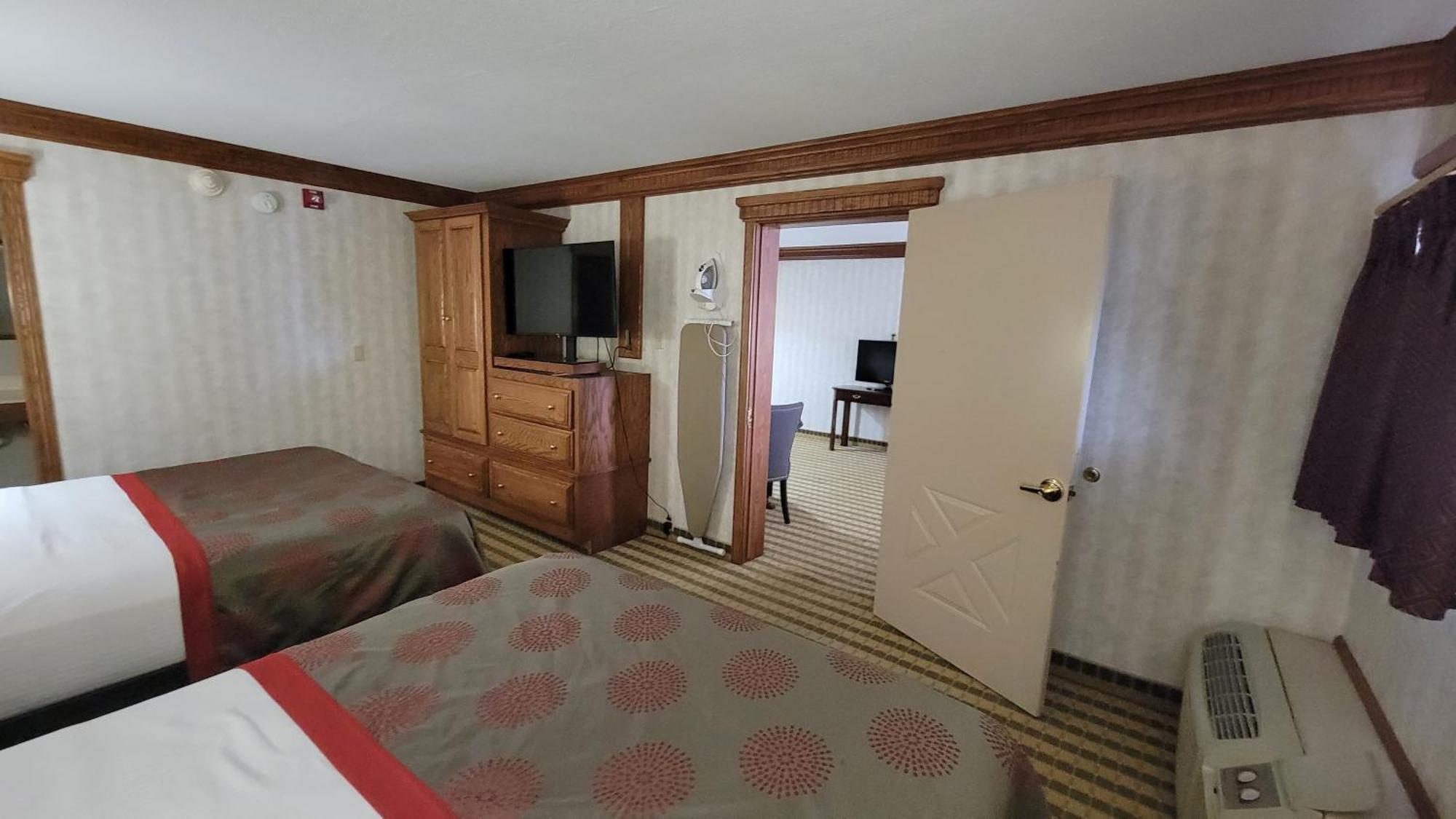 Ramada By Wyndham Saginaw Hotel & Suites Dış mekan fotoğraf