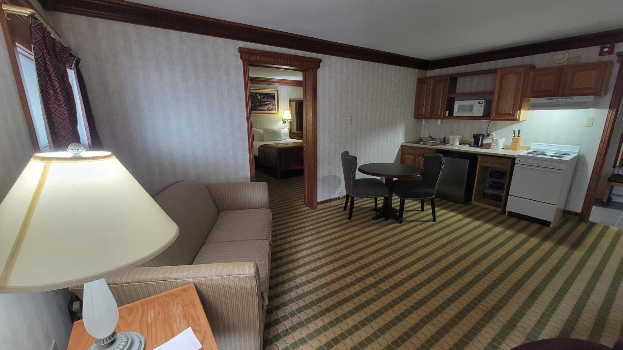 Ramada By Wyndham Saginaw Hotel & Suites Dış mekan fotoğraf