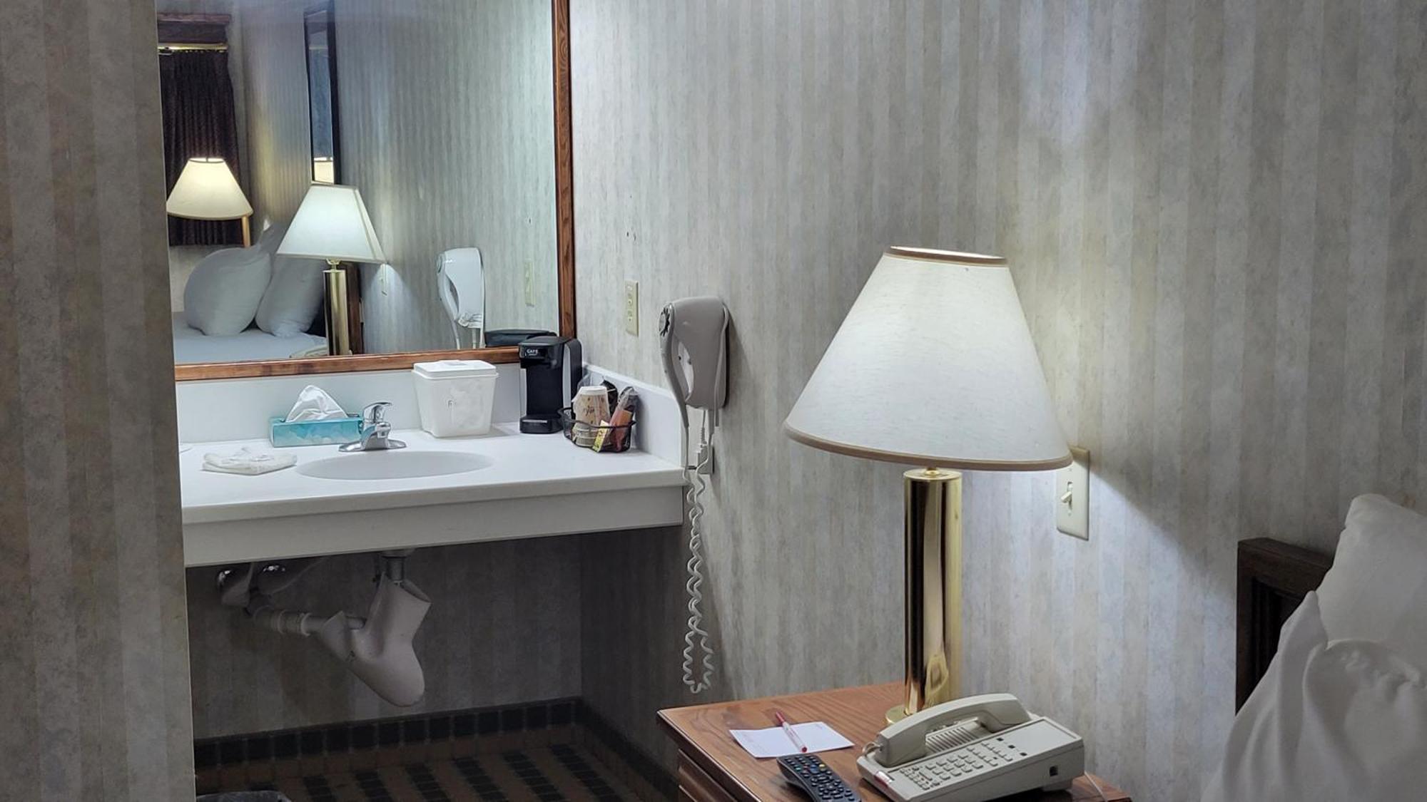 Ramada By Wyndham Saginaw Hotel & Suites Dış mekan fotoğraf