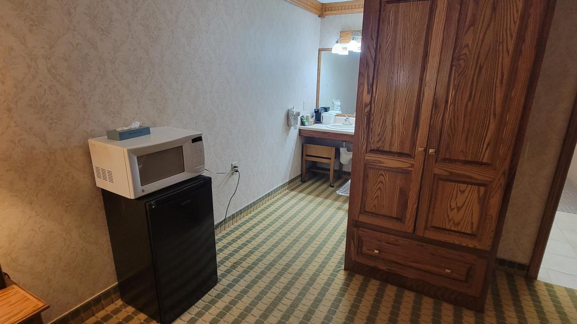Ramada By Wyndham Saginaw Hotel & Suites Dış mekan fotoğraf