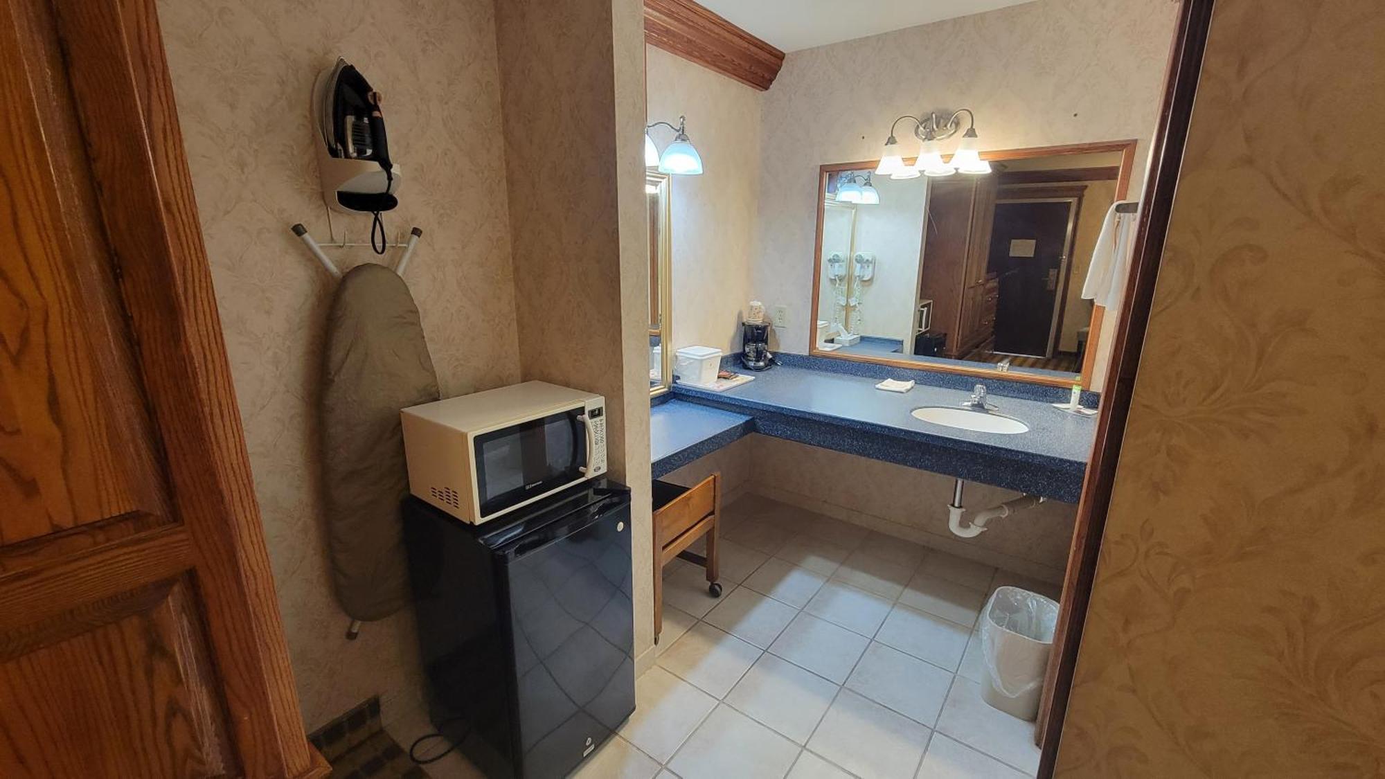 Ramada By Wyndham Saginaw Hotel & Suites Dış mekan fotoğraf